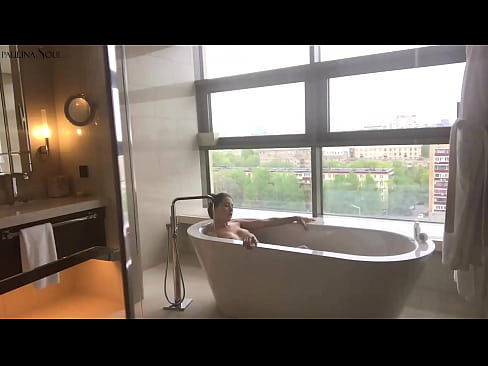 ❤️ Ogromna laska namiętnie waląca sobie cipkę w łazience Porno vk at us