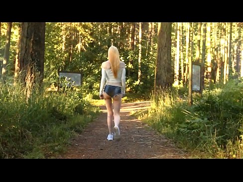 ❤️ Piękna kobieta porusza się powoli, nie naga wideo Porno vk at us